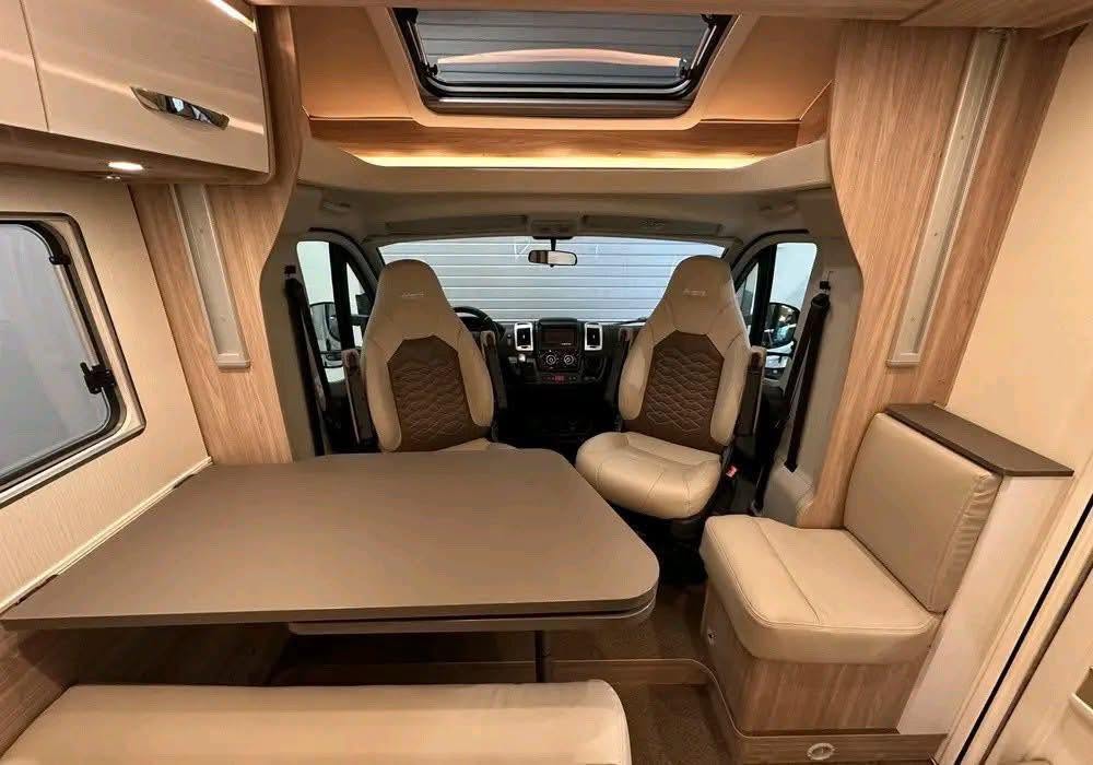 Bürstner Lyseo T 700, Automática 2019