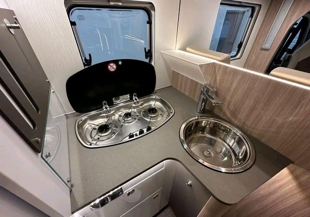 Bürstner Lyseo T 700, Automática 2019