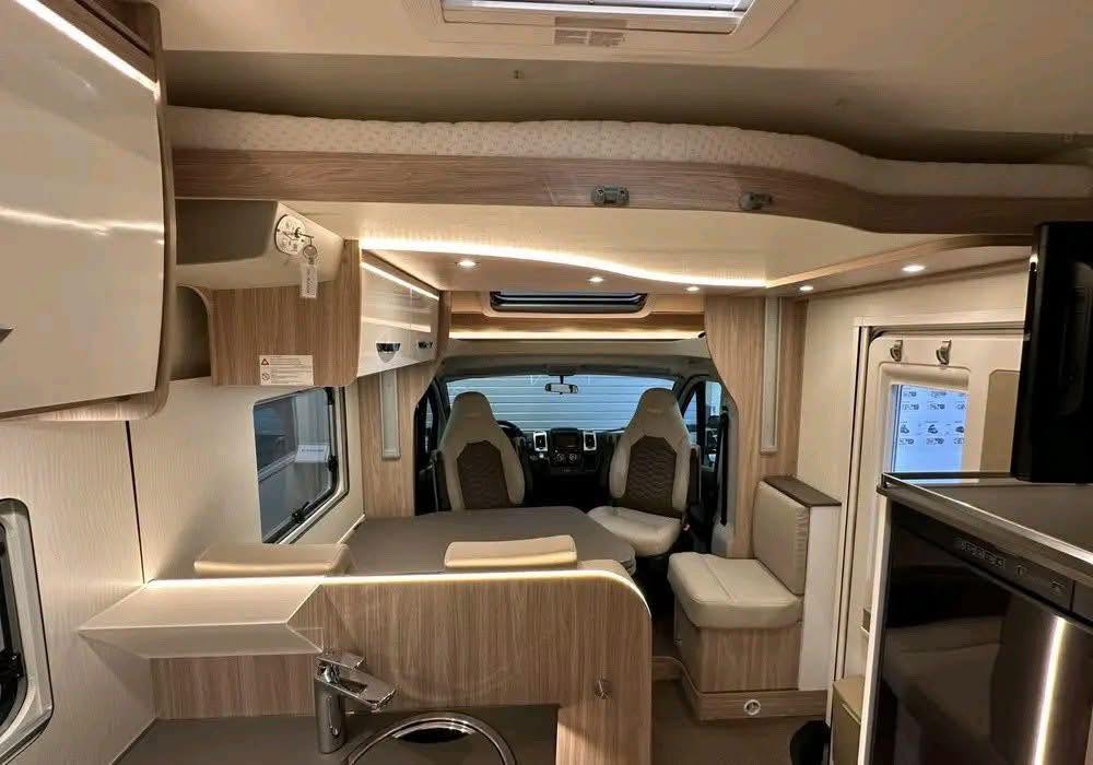 Bürstner Lyseo T 700, Automática 2019