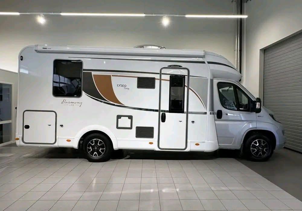 Bürstner Lyseo T 700, Automática 2019