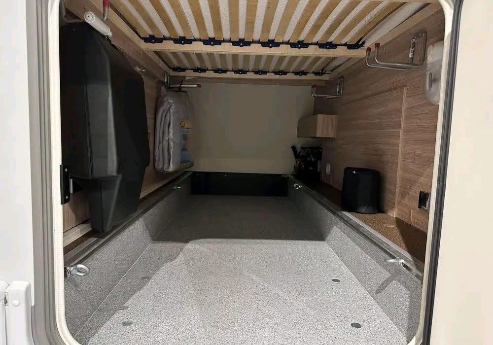 Bürstner Lyseo T 700, Automática 2019