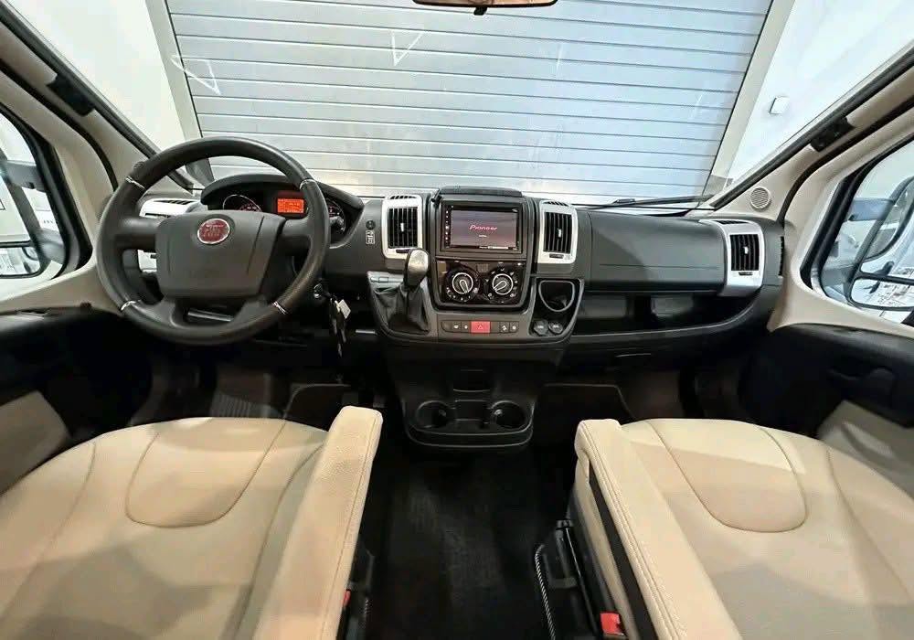 Bürstner Lyseo T 700, Automática 2019