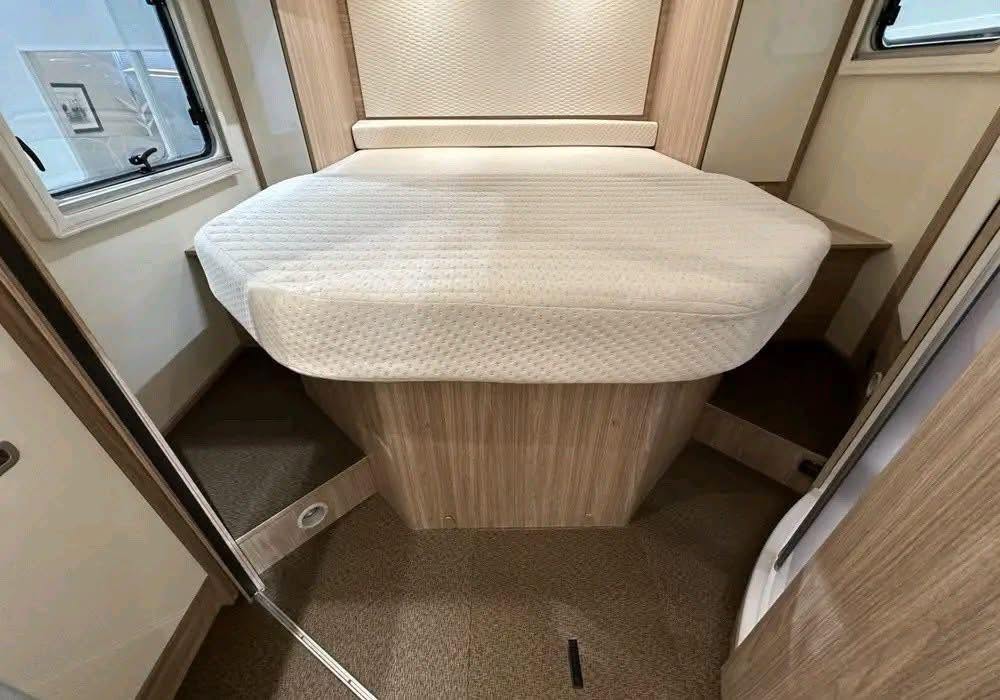 Bürstner Lyseo T 700, Automática 2019