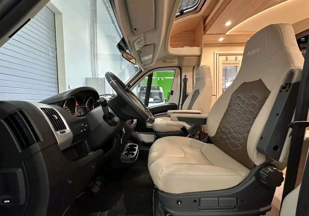 Bürstner Lyseo T 700, Automática 2019