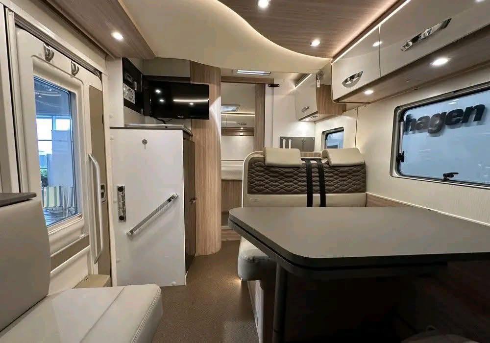 Bürstner Lyseo T 700, Automática 2019