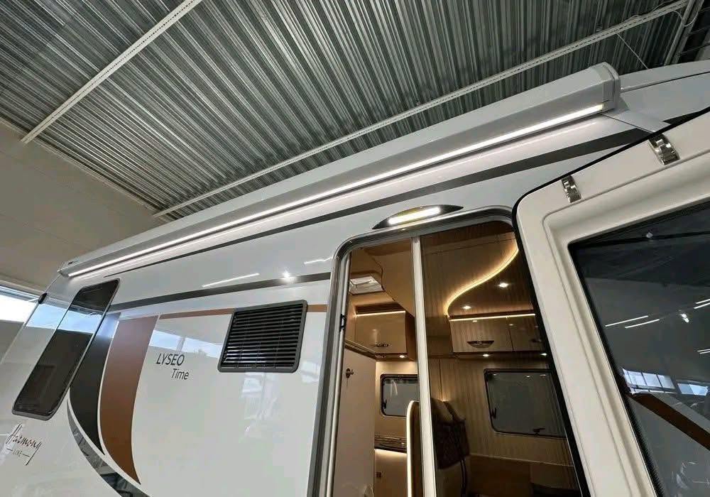 Bürstner Lyseo T 700, Automática 2019