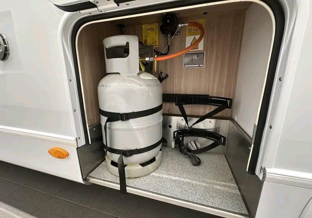 Bürstner Lyseo T 700, Automática 2019