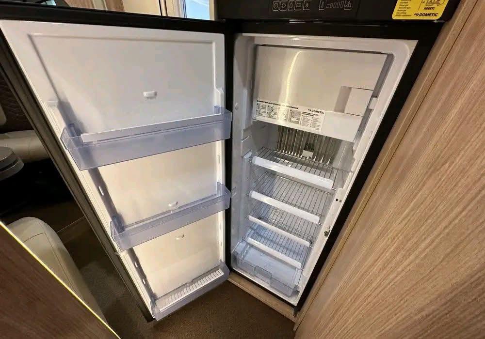 Bürstner Lyseo T 700, Automática 2019