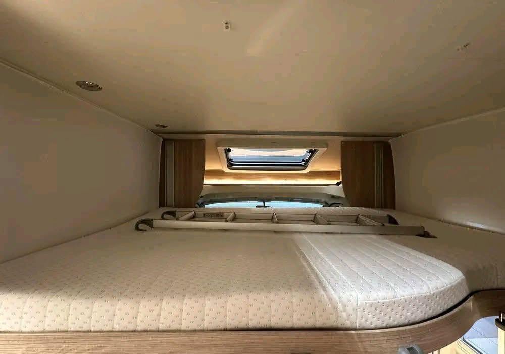Bürstner Lyseo T 700, Automática 2019