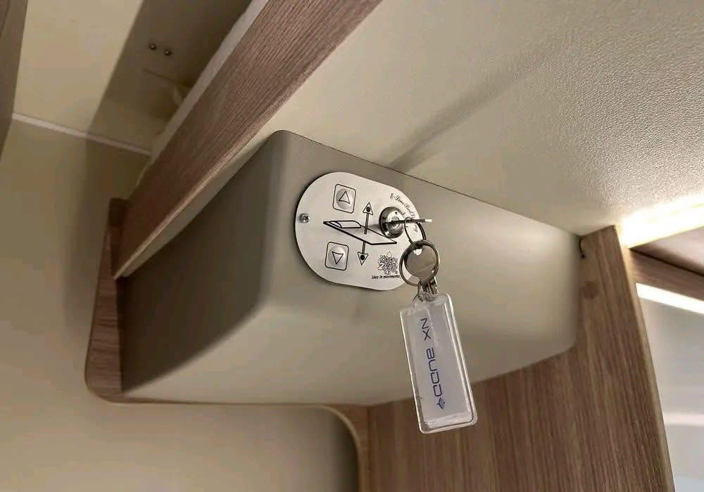 Bürstner Lyseo T 700, Automática 2019