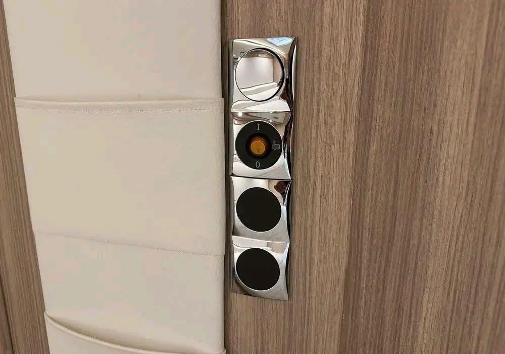 Bürstner Lyseo T 700, Automática 2019