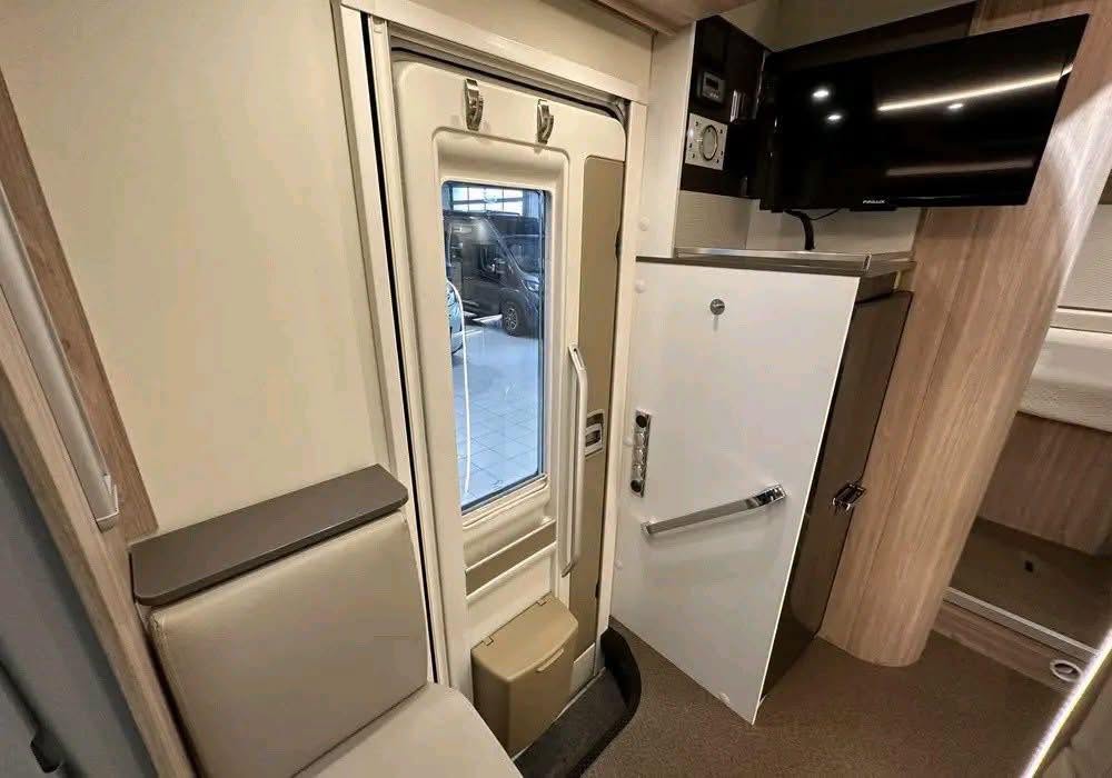 Bürstner Lyseo T 700, Automática 2019