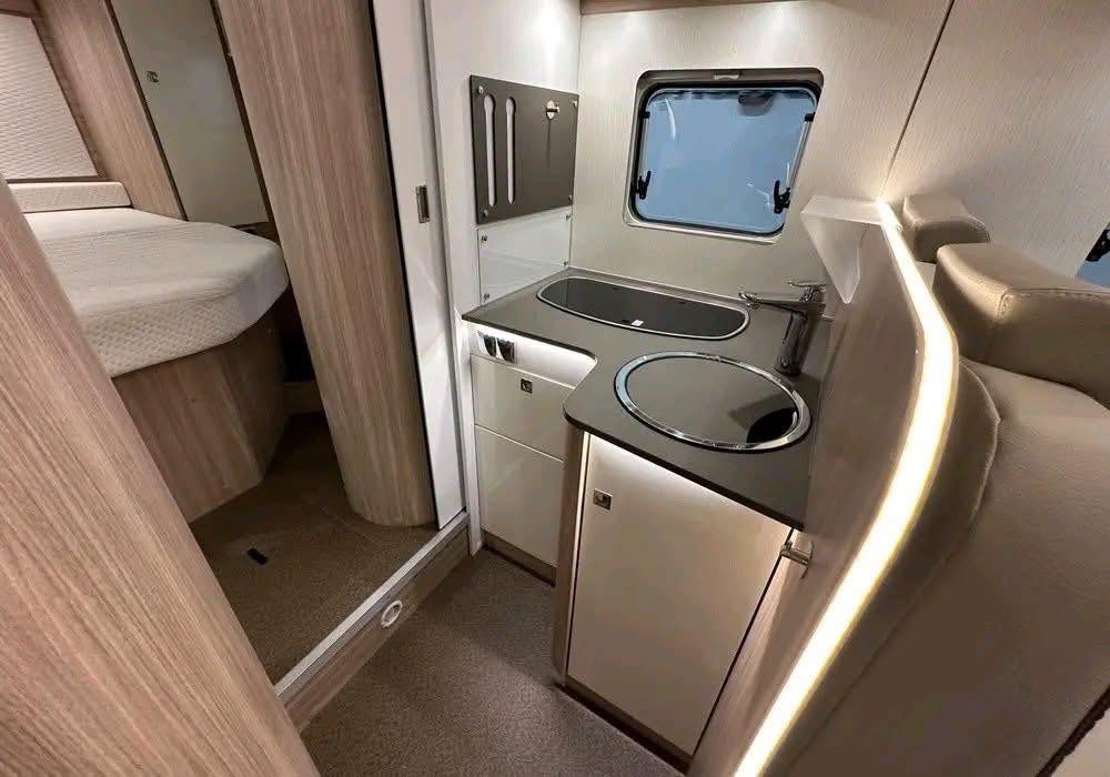 Bürstner Lyseo T 700, Automática 2019